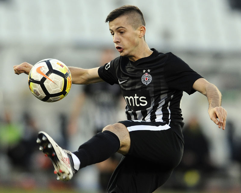 ЂУКИЋ РЕШИО ДА ОВОГ ПРОЛЕЋА ДА ШАНСУ НАЈМЛАЂИМ ИГРАЧИМА: Ђерлек је нови Инијеста