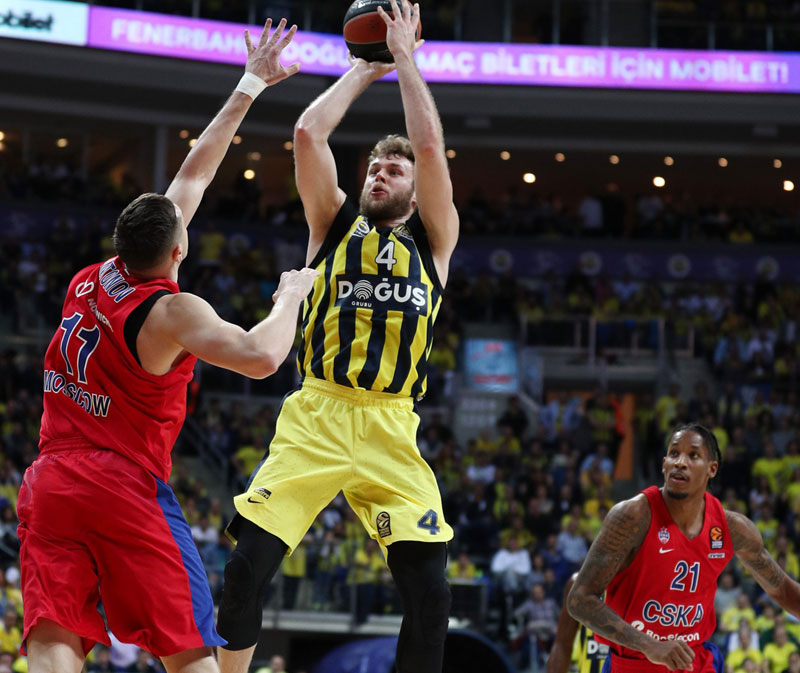 ЕЛ: Де Коло уз звук сирене срушио Фенербахче у Истанбулу, ПАО у завршници сломио отпор Уникахе