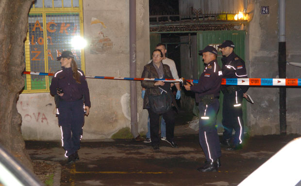 УЖАС У САЗОНОВОЈ УЛИЦИ:Пронађен леш мушкарца са јасном повредом на глави