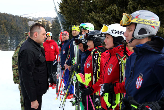 Војник по уговору остаје до пензије!