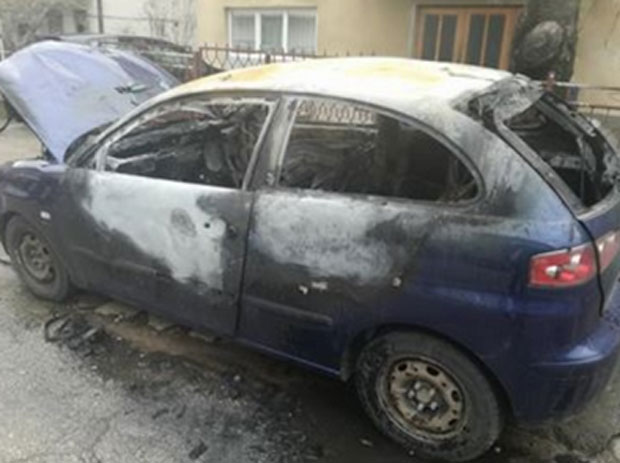 Наљутио се на шефицу па јој запалио ауто!