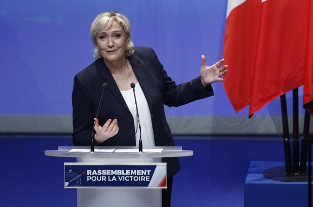 Нови огртач за Национални фронт Марин Ле Пен