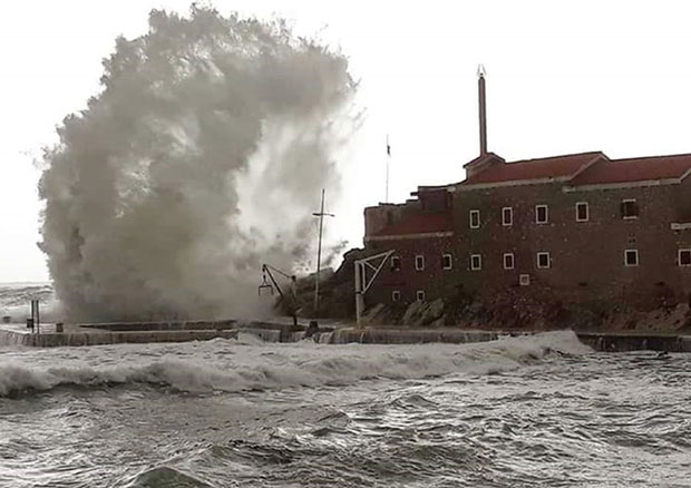 Море изненадило старе рибаре