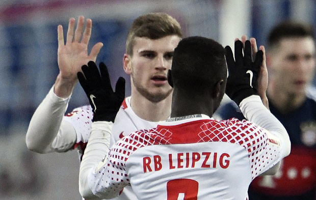 БУНДЕСЛИГА: Лајпциг изненадио Бајерн, Батшуаји херој Дортмунда