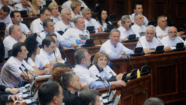 Посланици радикала наплаћују 20 милиона