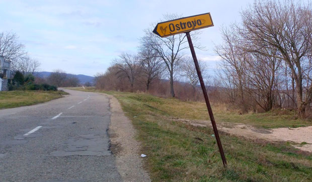 Полицајац ранио нападача у ногу