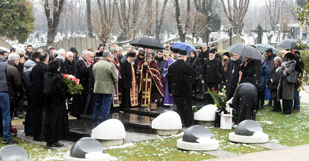40 ДАНА ОД СМРТИ НЕБОЈШЕ ГЛОГОВЦА: Породица и пријатељи одржали помен великану глумишта