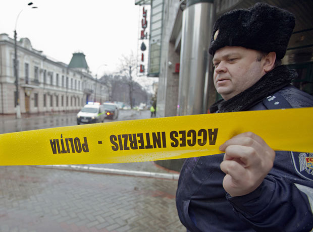 Запалио цигарету и разнео двоје људи