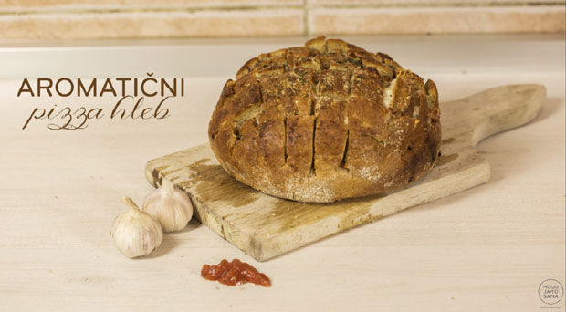 ВИДЕО: Искористите стари осушени хлеб и направите пита пицу