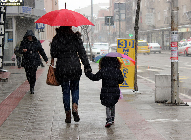 ВРЕМЕНСКА ПРОГНОЗА: Биће још снега, од суботе мало топлије, у недељу киша