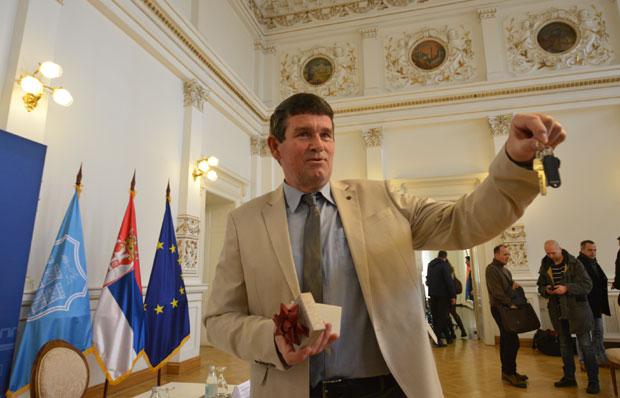 ИГРА УЗМИ РАЧУН И ПОБЕДИ: Породица Барањи у новом дуплексу (ФОТО)