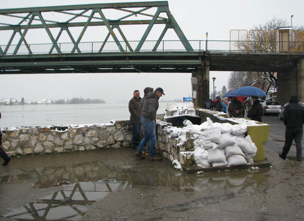 Градишка не спава због Саве