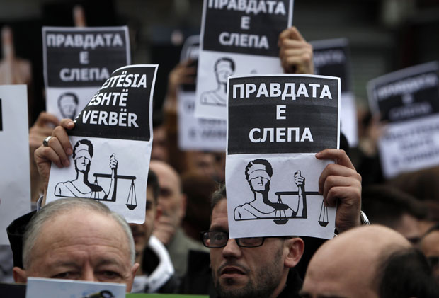 ПРОТЕСТ У СКОПЉУ: Око 1.000 људи на улицама због случаја Алмир (ФОТО/ВИДЕО)