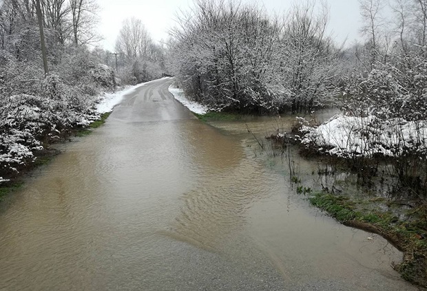 Затворен пут ка манастиру Рукумија