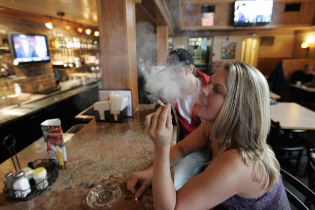 Аустрија: Опозвана забрана пушења у ресторанима