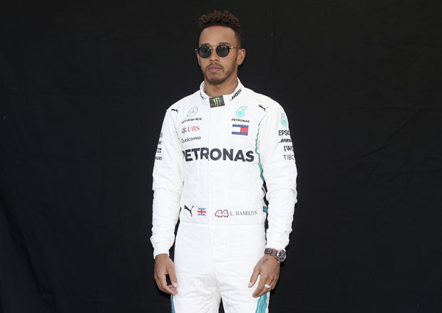 Сви јуре Хамилтона и Мерцедес