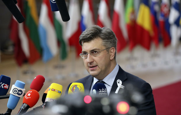 Пленковић помео десницу