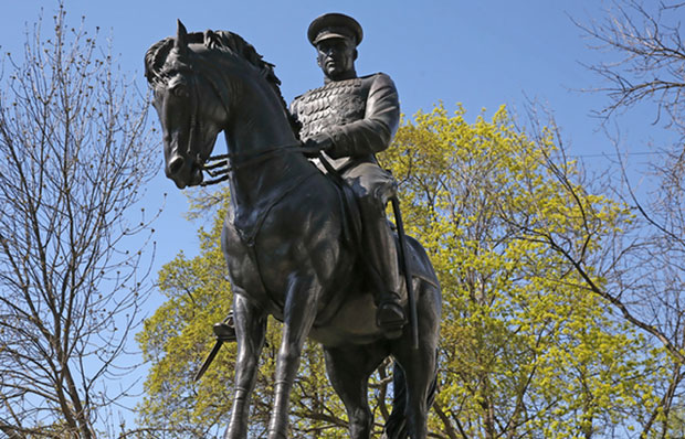 Национална уметност и странци