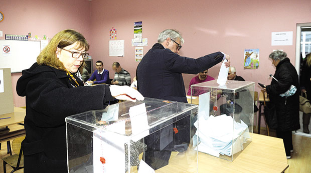 Мандате јури седам листа 