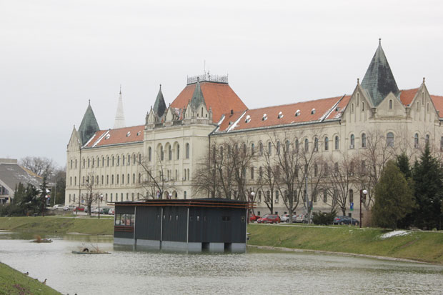 Зрењанин: Сплав диже сидро