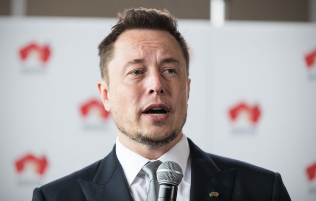 Илон Маск уклонио странице својих компанија са Фејсбука