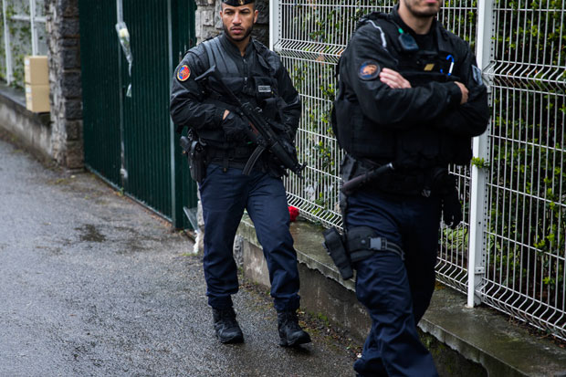 ТЕРОРИЗАМ У ФРАНЦУСКОЈ: Ухапшен младић због повезаности са нападом на супермаркет