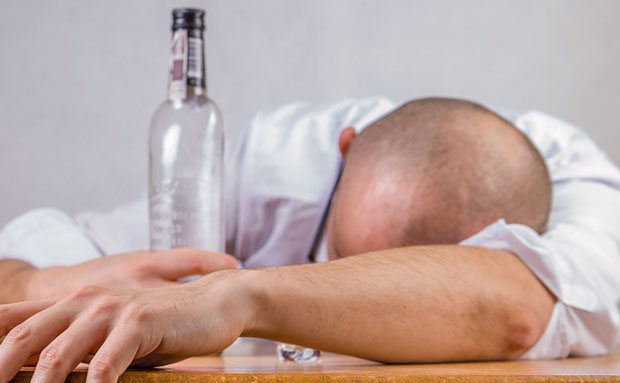 Отказан лет због пијаног копилота