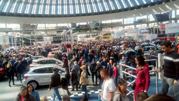 Луксузни брендови магнет за посетиоце