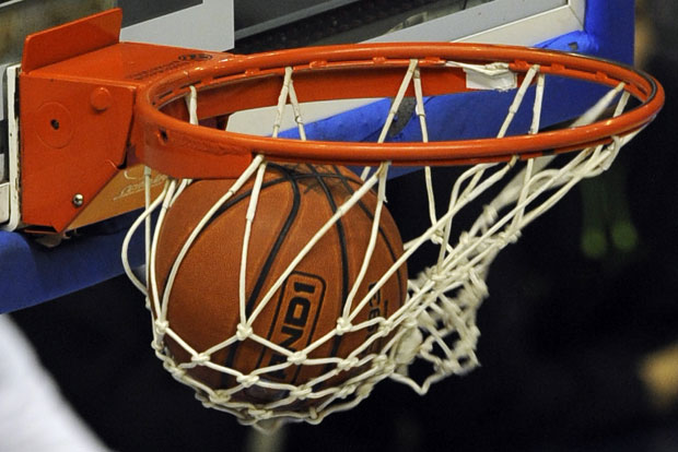 Амерички кошаркаш имао инфаркт на терену, бори се за живот