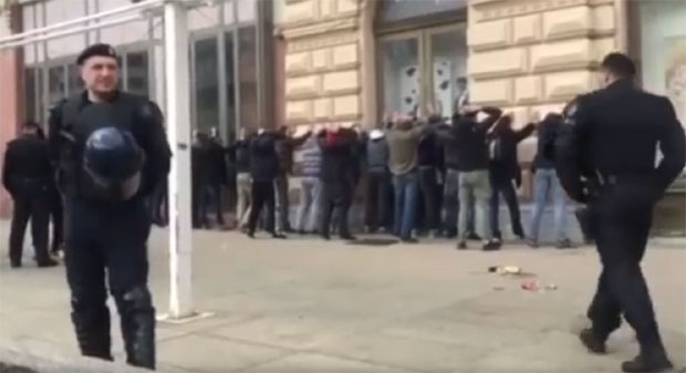 ХАОС У ГЛАВНОМ ГРАДУ ХРВАТСКЕ: Масовно привођење у Загребу, ХРТ: Викали Ово је Србија! (ВИДЕО)