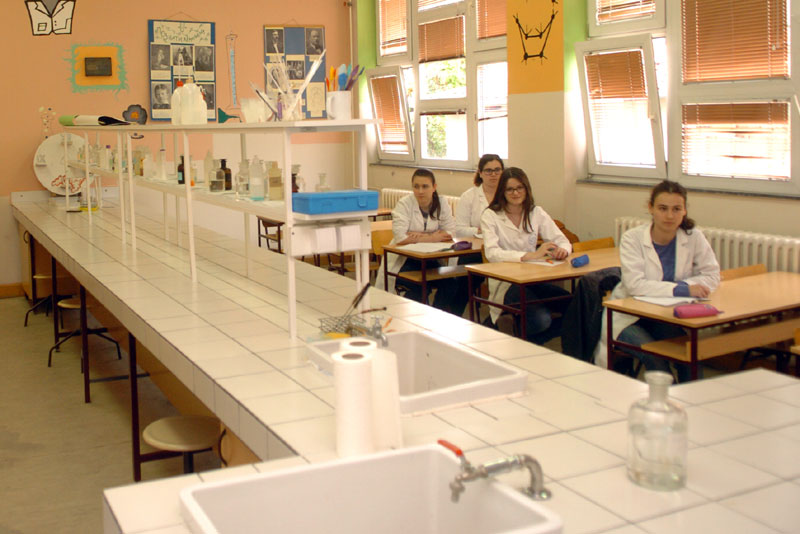 Aнатомију уче на енглеском