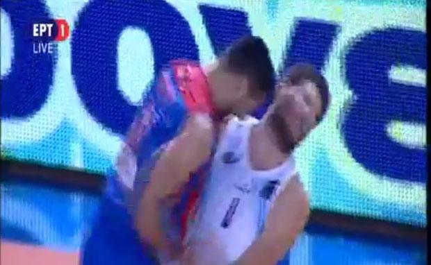 СРБИН У ЦЕНТРУ СКАНДАЛА: Чупковић главом нокаутирао ривала (ВИДЕО)