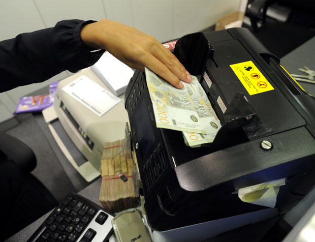 Срби зајме само кеш