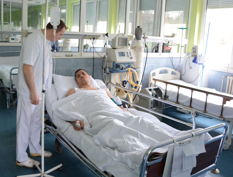 Директор КБЦ: Ударали у груди, руке, главу...