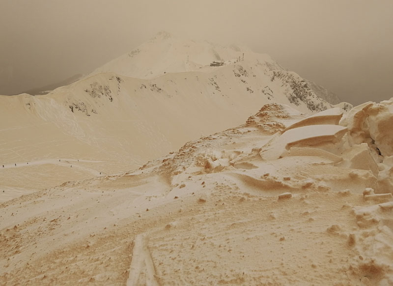 ФЕНОМЕН СЕ ПОНАВЉА СВАКЕ ПЕТЕ ГОДИНЕ:  Наранџасти снег изненадио исток Европе