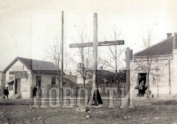 Београдске приче: Возарев крст обојен у црвено