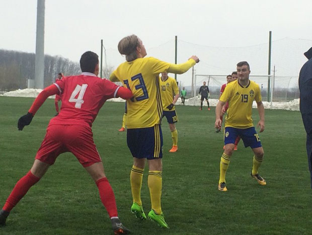 ЧАСТАН ОПРОШТАЈ ОМЛАДИНАЦА: Савладан Швeдска, Чупић у надокнади времена одбранио два пенала