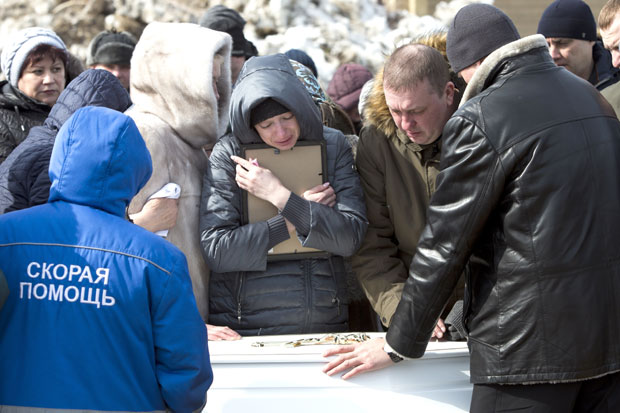 Сахране настрадалих у пожару у Кемерову; Притвор за закупца тржног центра (ВИДЕО)