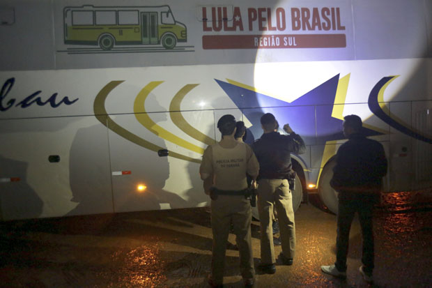 Бразил: Пуцано на караван бившег председника (ФОТО)