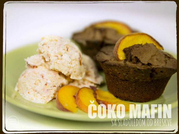 Лагани и укусни чоко мафини са домаћим сладоледом (ВИДЕО)