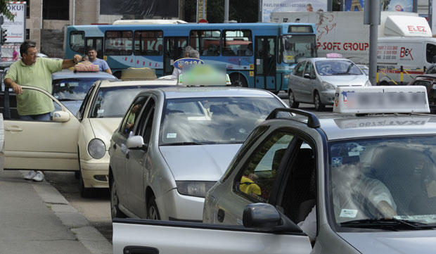 БЕОГРАДСКИ ТАКСИСТИ О ДОЛАСКУ КОЛЕГА ИЗ ХРВАТСКЕ: Граду не треба више возача 