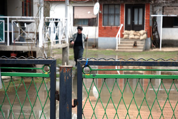 ВАНРЕДНО У ЂУНИСУ КОД КРУШЕВЦА: Поплављена дворишта, помоћни објекти, оранице