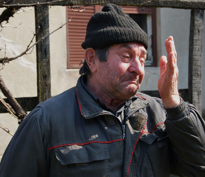 Сахрањује мајку после два месеца