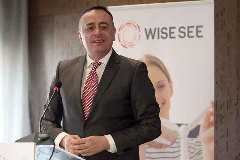 Шпијунка: Антић увек каваљер