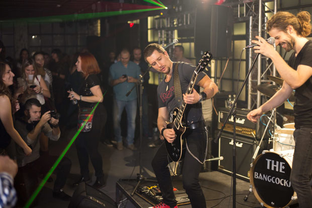 ВЕСЕЛА АПОКАЛИПСА: Вукашин Марковић у новом споту рок бенда Банкокс