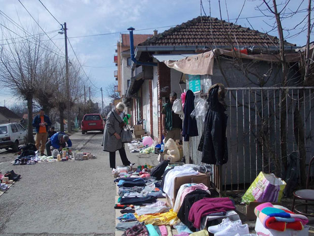 Мигранти продају храну