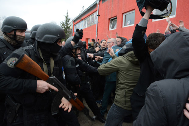 Тукли су Србе пушкама, а метак био у цеви