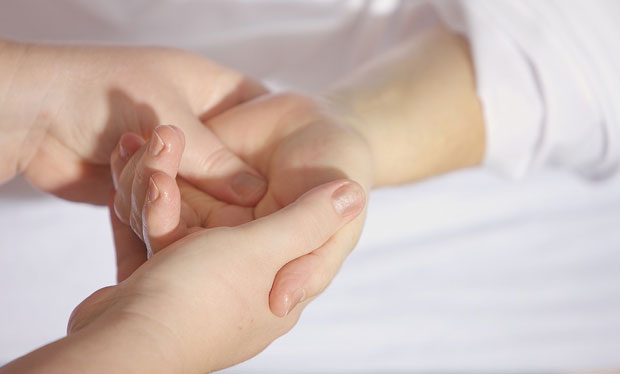 Ево зашто зглобови пуцкетају