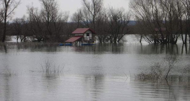 УПОЗОРЕЊЕ У БИХ:Порастао ниво Босне, цивилна заштита у приправности