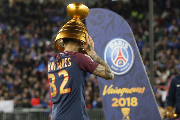 Дани Алвеш је најтрофејнији фудбалер свих времена!